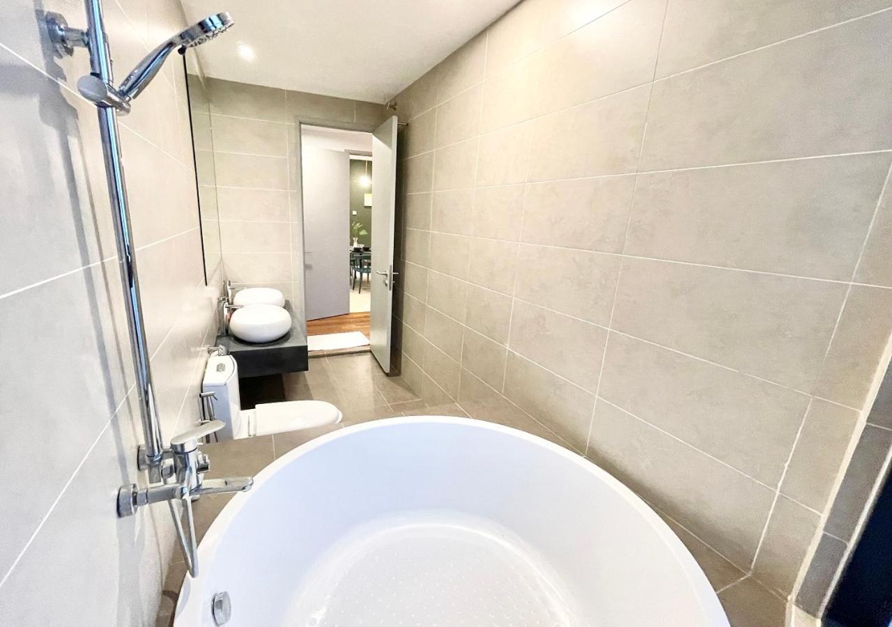 Kl Gateway Premium Residences By Moka Kuala Lumpur Extérieur photo
